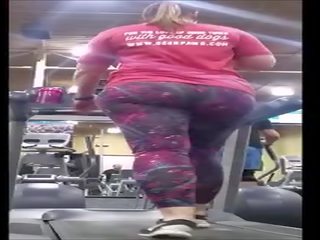 Jiggly 赃物 金发 pawg 上 treadmill